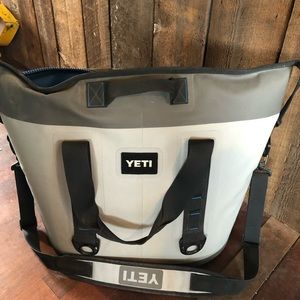 NWOT Yeti Hopper 40 2.0 Cooler